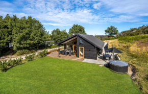 Amazing Home In Glesborg With Kitchen, Glesborg